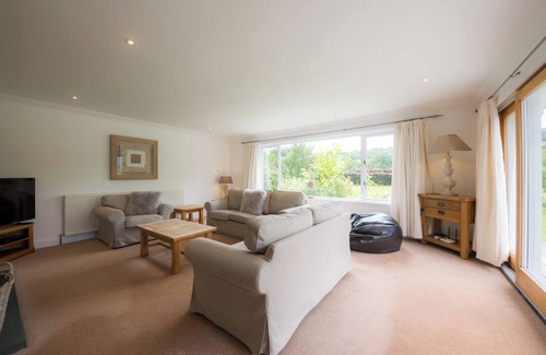 Ardeonaig Cabin | Loch fronted holiday cottage for 8 at Loch Tay with hot tub