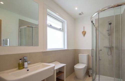 Ardeonaig Cabin | Loch fronted holiday cottage for 8 at Loch Tay with hot tub