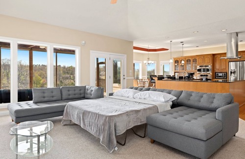 Bella Vista House | Loch Side-Access & Views of Loch Lomond-Game Room
