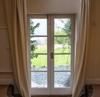 Loch Tay House | Loch Tay Bothy Cottage with Hot Tub