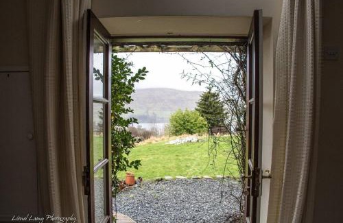Loch Tay House | Loch Tay Bothy Cottage with Hot Tub