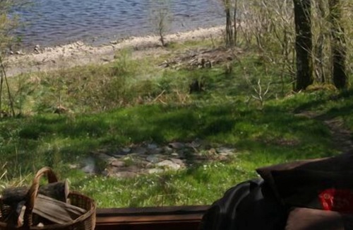 Lerags Ski Chalet | Lochside Chalet With Fireplace, Fantastic Mountain And Lake Views and Fishing.