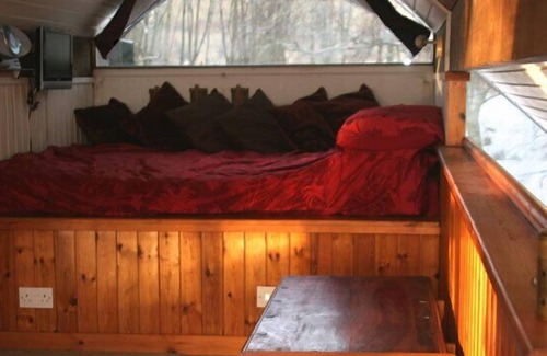 Lerags Ski Chalet | Lochside Chalet With Fireplace, Fantastic Mountain And Lake Views and Fishing.