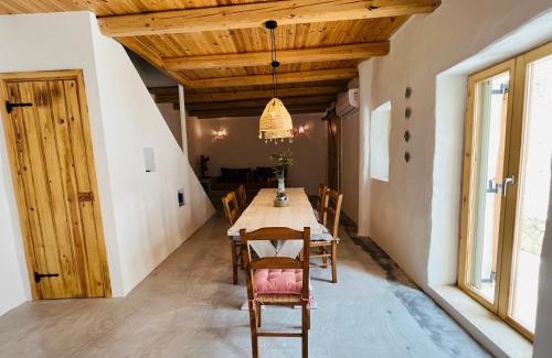 Kamilari Apartment | LOCOMONDO