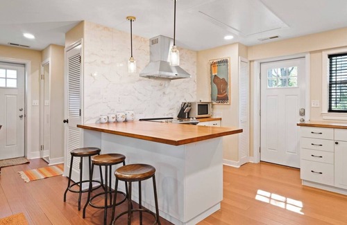 Locust Grove Cottage | Locust Garden, A North Downtown C'ville Guesthouse