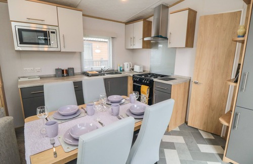 Bridlington Cottage | LODGE 7 - SEABREEZE RETREAT, pet friendly in Bridlington