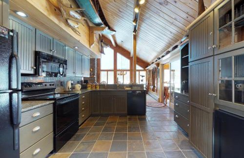 Greenville Junction House | Lodge at Moosehead Lake