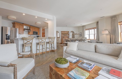 Crested Butte Cabin | Lodge at Mountaineer Square