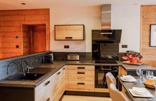 Le Chambon-sur-Lignon House | Lodge avec bain à remous privatif, piscine, salle de sport et aire de jeux au bord du golf de Chambon - FR-1-582-370