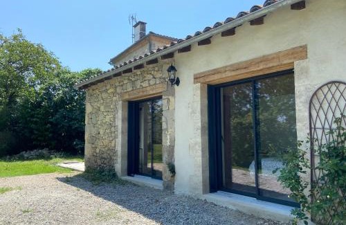 Lasserre Bed & Breakfast | LODGE avec kitchinette terrasse et jardin privé clos