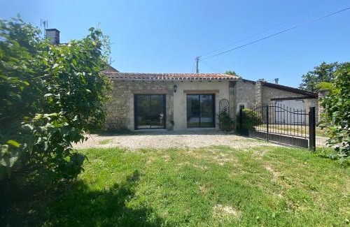 Lasserre Bed & Breakfast | LODGE avec kitchinette terrasse et jardin privé clos