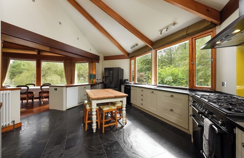 Doune Cabin | Lodge for up to 10 in Rothiemurchus Forest with hot tub.
