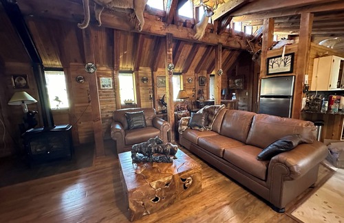 Elbert Cabin | Lodge on equestrian ranch .hot tub and high speed fiber optic !