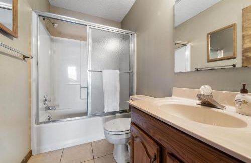 Lake Ozark House | Lodge Sleep 16- Bachelor/bachelorette Parties Welcome!