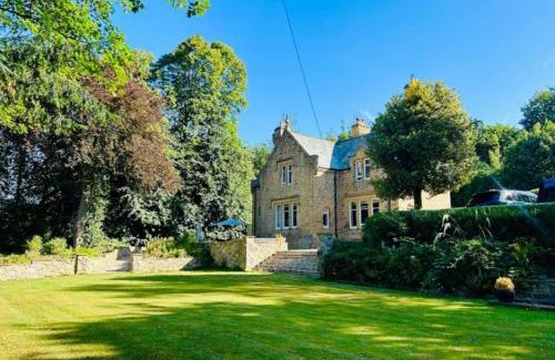 Gateshead House | Lodge - Sleeps 18 pet friendly & free parking