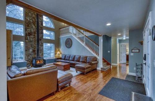 Kodiak House | Lodge Style Living Spacious 5BR Reunion Getaway