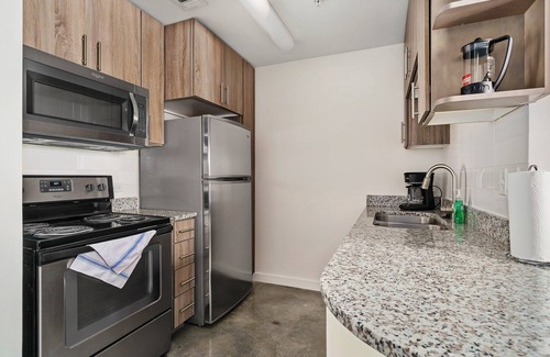 Midtown Apartment | Lodgeur | Artsy & airy studio loft | Midtown