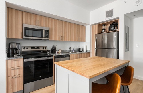 Addicks Apartment | Lodgeur | Stylish 1BR w/balcony | Energy Corridor