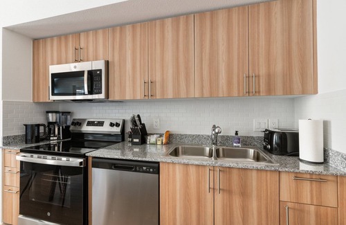 Addicks Apartment | Lodgeur | Trendy 3BR w/balcony | Energy Corridor