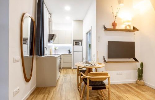 Barceloneta Apartment | Lodging Apartments Almirall Beach B1