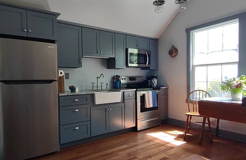 Lexington Apartment | Loft apartment in a working horse barn. Minutes from Lexington and the VAHC.