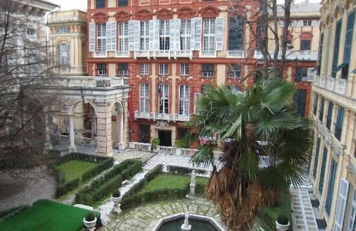 Genoa Historical Centre Apartment | Loft at the aquarium (with possibility of parking)