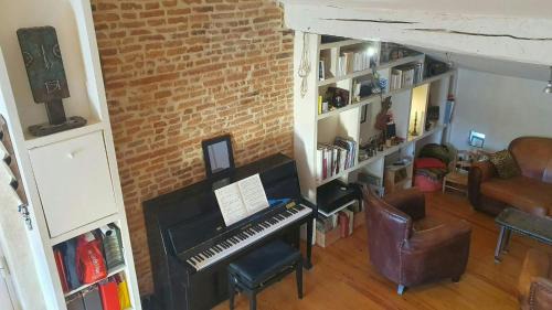 Saint-Cyprien Apartment | Loft de charme climatisé et sa terrasse