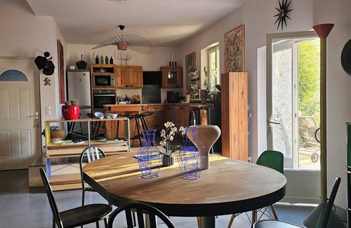 Laverune Apartment | Loft, Design collection, artist's studio, 15' from beaches and Montpellier center