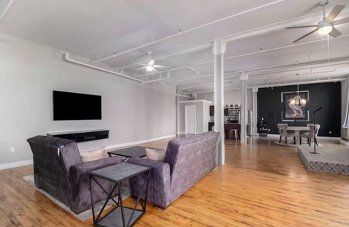 Detroit Apartment | Loft in cork-town