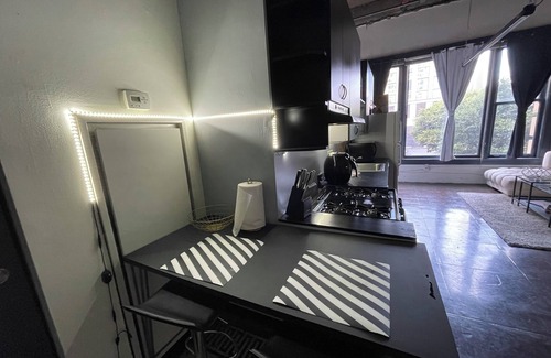 Norma Triangle Apartment | LOFT IN THE HEART OF DTLA! Minutes away from all of the Los Angeles jewels