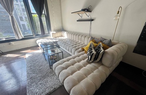 Norma Triangle Apartment | LOFT IN THE HEART OF DTLA! Minutes away from all of the Los Angeles jewels