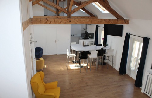 Centre Apartment | LOFT in the heart of Nanterre Ville 11 mm from the Champs Elysée