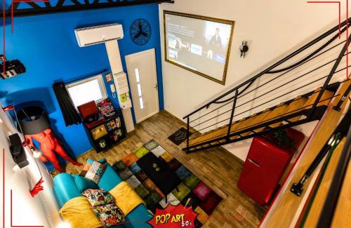 Jacquard - Prefecture Apartment | LOFT "POP ART 50's" Idéal PRO - Écran cinéma rétroprojecteur - WIFI Fibre - Borne arcade de jeu - Centre Ville