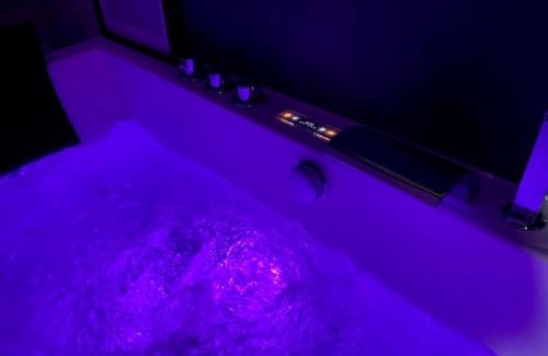 Verton Apartment | Loft Romantique - Balnéo - Billard - Massage
