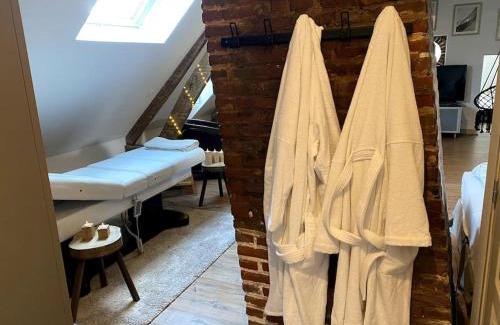 Verton Apartment | Loft Romantique - Balnéo - Billard - Massage