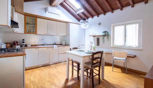 Citta Antica Apartment | Loft Santa Anastasia - Piazza delle Erbe