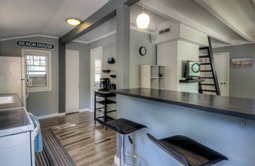 Macatawa Cottage | Lofted Cottage w/Lake Views & Pets Welcome