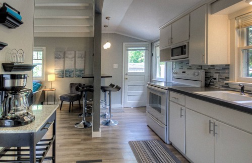 Macatawa Cottage | Lofted Cottage w/Lake Views & Pets Welcome