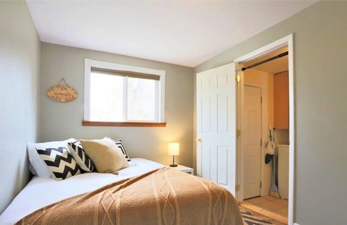 South Westminster Apartment | Loftium | Charming Guest Suite In a Desirable Neighborhood
