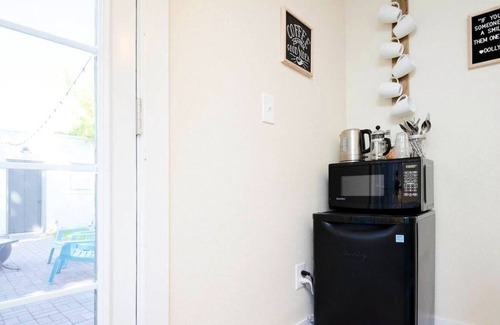 Cole Apartment | Loftium | Fabulous Suite In a Great Location!