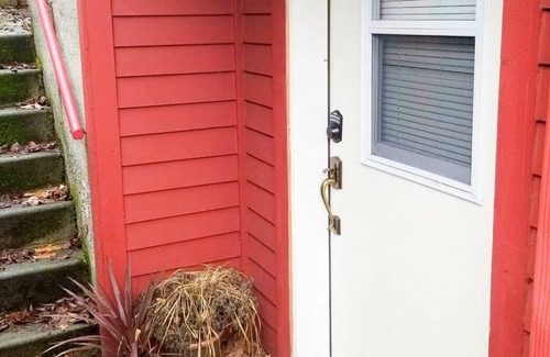 West Woodland Apartment | Loftium | Marvelous Apartment in the Heart of Ballard!