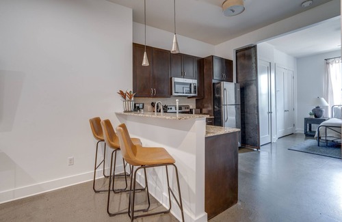 Midtown House | Lofts At 30th - Modern Life - Mins To Broadway