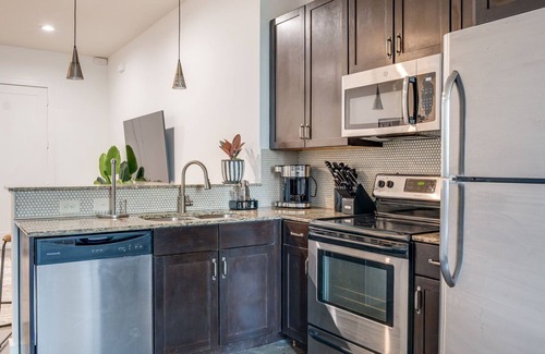 Midtown House | Lofts At 30th - Modern Life - Mins To Broadway
