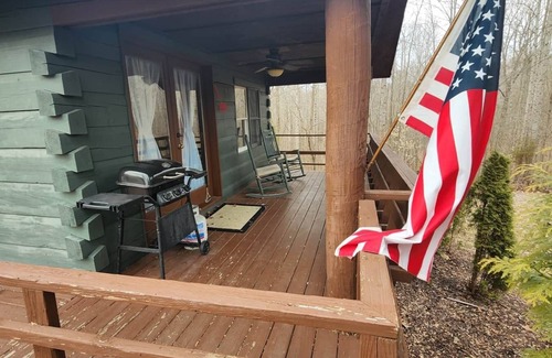 Schnellville House | Log Cabin 9 at Osborn Boat Ramp on Patoka Lake