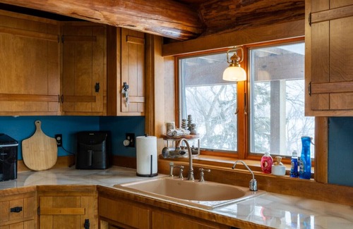 Pelican Rapids Cabin | Log Cabin at Moonlight Bay