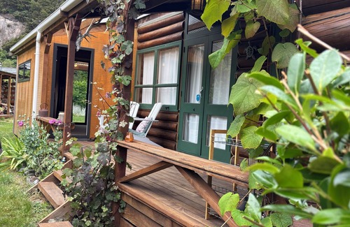 Hatepe Cabin | Log Cabin at the LakenEnjoy the peaceful idyllic lakeside settlement of Hatepe.