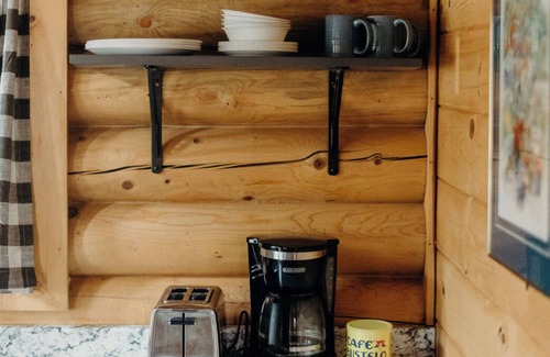 Wasilla Cabin | Log Cabin In Quiet Neighborhood!