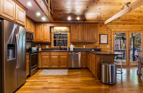 Dahlonega Cabin | Log Cabin, Lake, Hot Tub, Near Wineries & Hiking