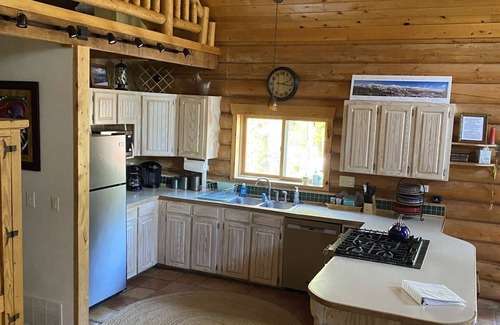 Breckenridge Cabin | Log Cabin Mountain Getaway - Ski, Hike, bike, X Country Ski & Snowshoe trails