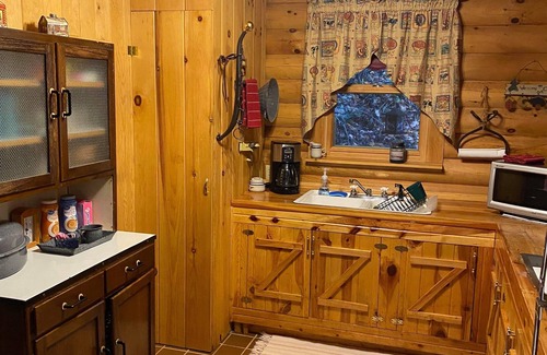 Harpers Ferry Cabin | Log Cabin next to the Mississippi River